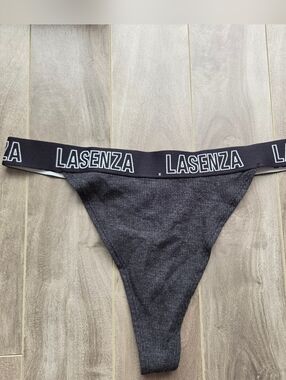 3/30$ La Senza Thong